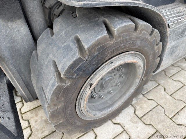 Electric 4-wheel forklift Doosan B35X-7