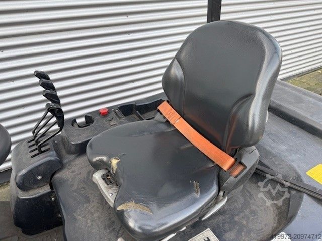 Electric 4-wheel forklift Doosan B35X-7