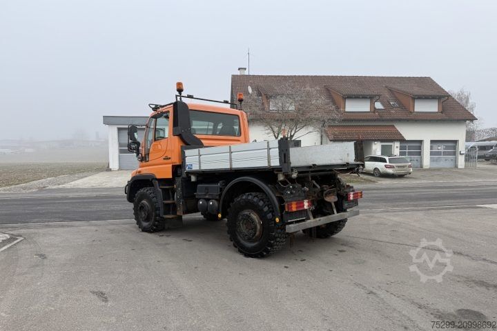 Dreiseitenkipper LKW Mercedes-Benz Unimog U 400 4x4 / Swiss-Vehicle