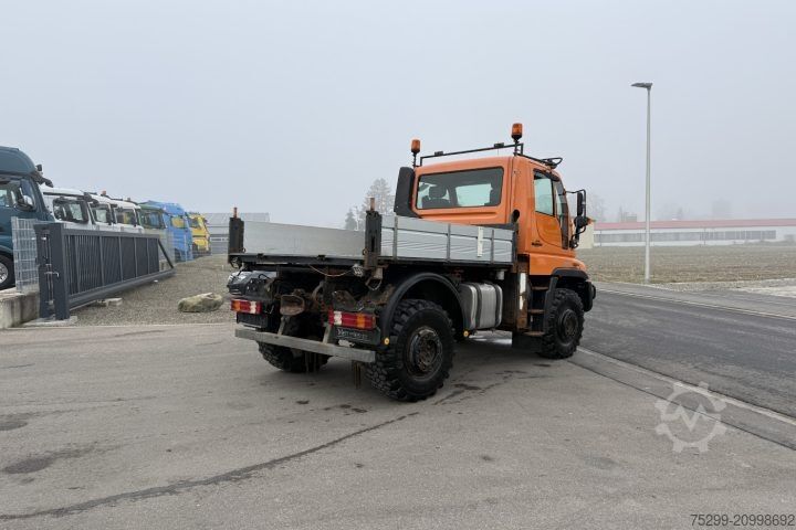Dreiseitenkipper LKW Mercedes-Benz Unimog U 400 4x4 / Swiss-Vehicle