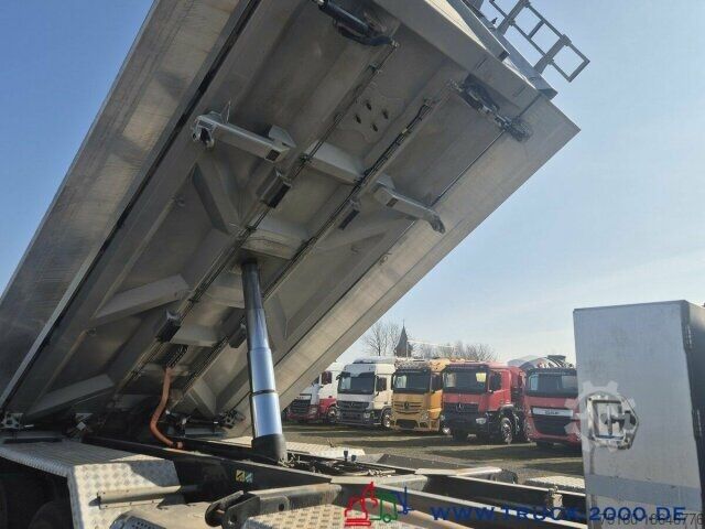 Three-sided tipper truck Iveco 340T50 Trakker 8x4 Bordmatik Links/Rechts/Hinten
