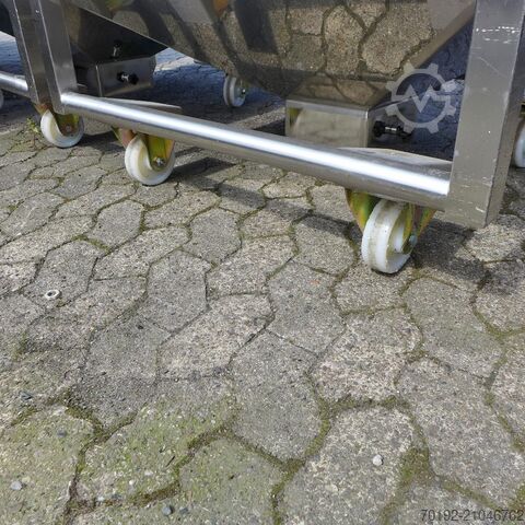 700 Liter fahrbarer Rechteckbehälter aus V2A  8691