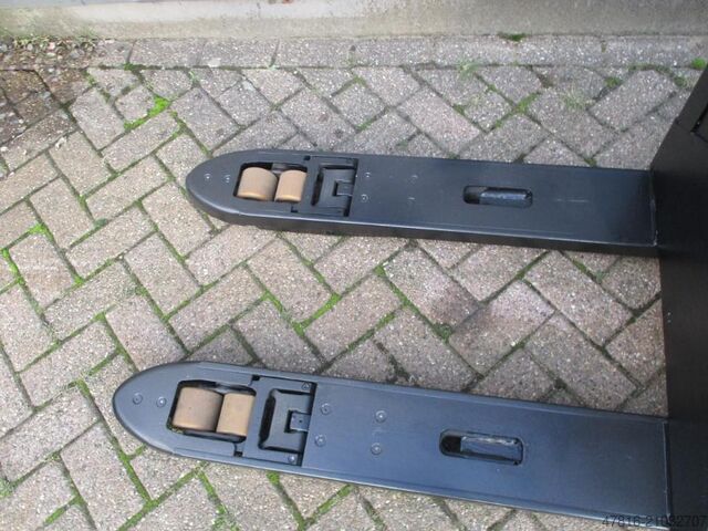 Niederhubwagen TOYOTA LPE250