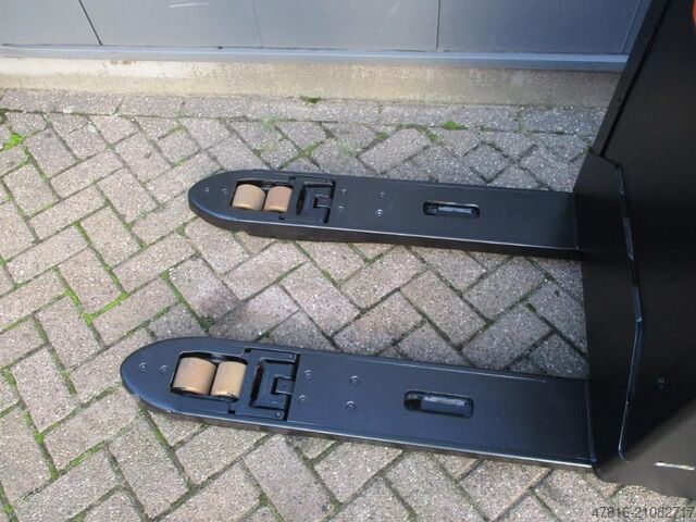 Niederhubwagen TOYOTA LPE250