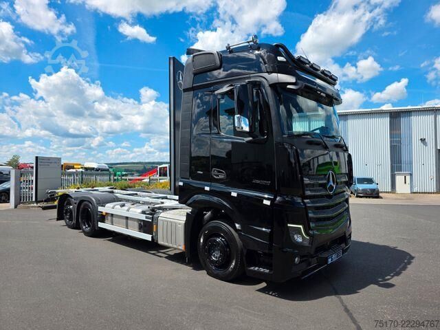Fahrgestell mit Fahrerhaus Mercedes-Benz Actros 2552 L BDF Vantec hydr. liftbarer Rahmen