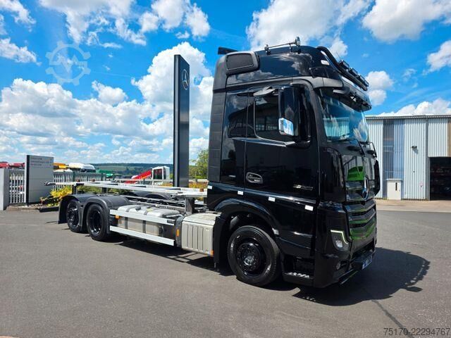 Fahrgestell mit Fahrerhaus Mercedes-Benz Actros 2552 L BDF Vantec hydr. liftbarer Rahmen