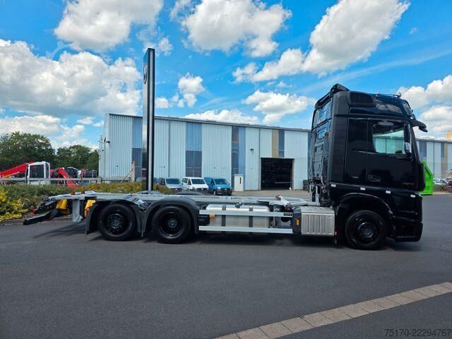 Fahrgestell mit Fahrerhaus Mercedes-Benz Actros 2552 L BDF Vantec hydr. liftbarer Rahmen