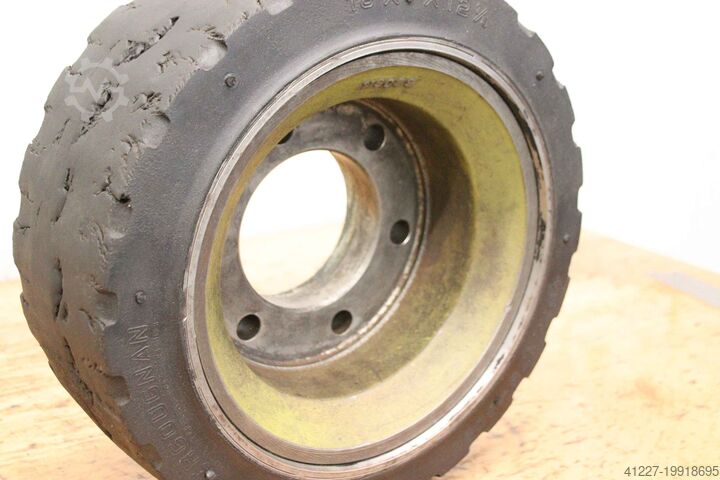 Solid rubber tires Bergougnan 18x7x12 1/8 / 457/178-308