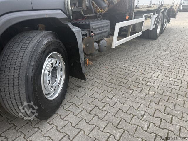 Autokran Volvo FM300 6X2*4 Maschinentransporter Kran Hiab 322