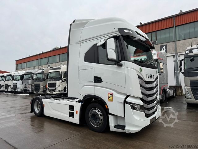 Volumen SZM IVECO S-WAY 530 * RETARDER * 2 X TANK * ACC * WENIG KM