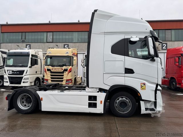 Volumen SZM IVECO S-WAY 530 * RETARDER * 2 X TANK * ACC * WENIG KM