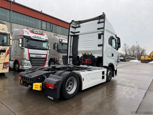 Volumen SZM IVECO S-WAY 530 * RETARDER * 2 X TANK * ACC * WENIG KM