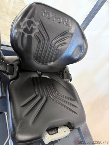 Forklift Toyota 11265 - 8FBE20T