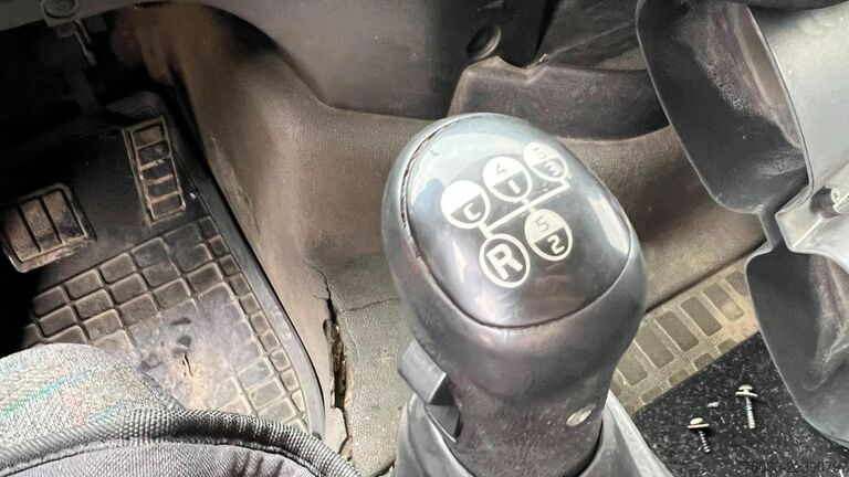 Standard tractor Volvo FH 12.420 (MANUAL GEARBOX / BOITE MANUELLE)