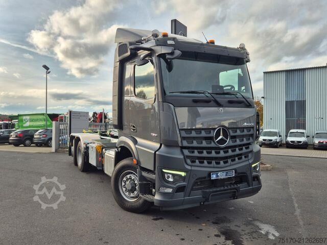 Hakenarmsystem Mercedes-Benz Arocs 2551 L 6x2/4-4 HAD HIAB ULT21S56 AHK