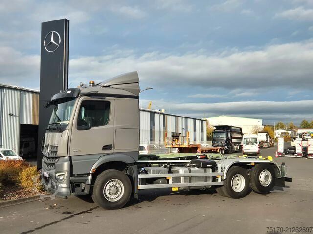 Hakenarmsystem Mercedes-Benz Arocs 2551 L 6x2/4-4 HAD HIAB ULT21S56 AHK