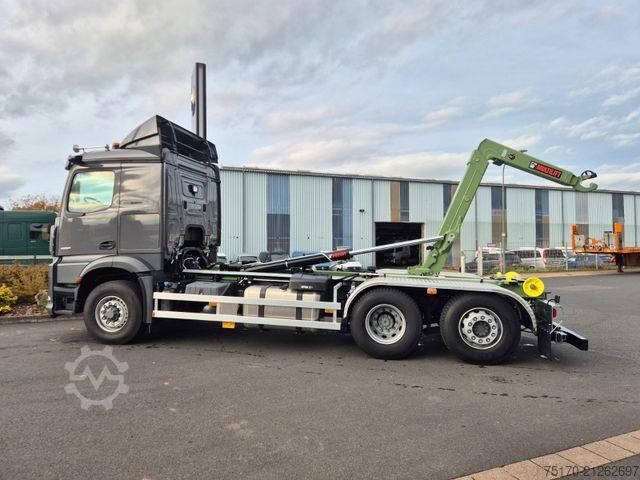 Hakenarmsystem Mercedes-Benz Arocs 2551 L 6x2/4-4 HAD HIAB ULT21S56 AHK