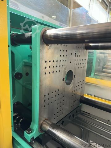 Spritzgießmaschine Arburg 470C 1500-400 mit dem Roboter