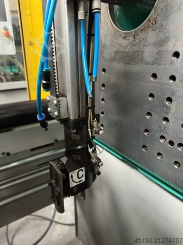 Spritzgießmaschine Arburg 470C 1500-400 mit dem Roboter