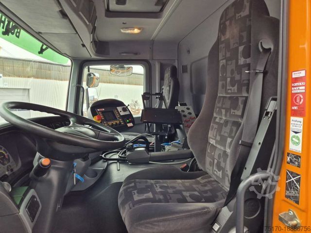 Kehrmaschine MERCEDES-BENZ Actros 2032 A 4x4 Bucher STKF 9500 Airport