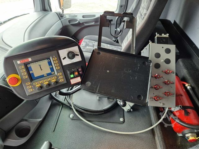 Kehrmaschine MERCEDES-BENZ Actros 2032 A 4x4 Bucher STKF 9500 Airport