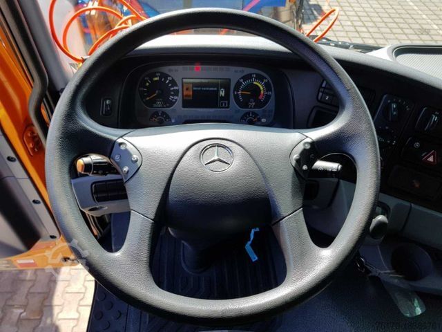 Kehrmaschine MERCEDES-BENZ Actros 2032 A 4x4 Bucher STKF 9500 Airport
