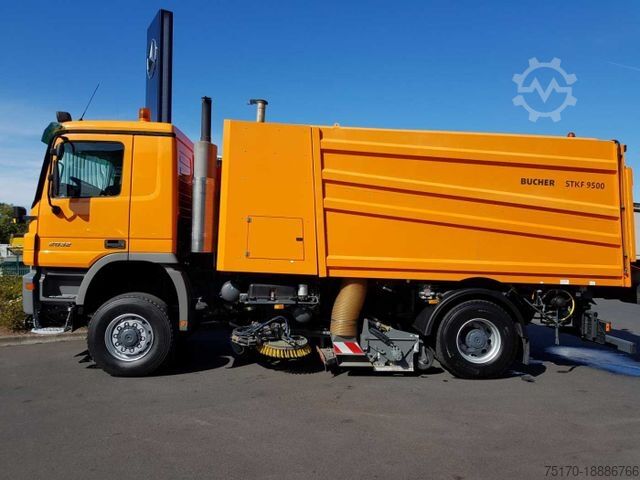 Kehrmaschine MERCEDES-BENZ Actros 2032 A 4x4 Bucher STKF 9500 Airport