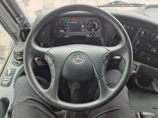 Kehrmaschine MERCEDES-BENZ Actros 2032 A 4x4 Bucher STKF 9500 Airport 30x