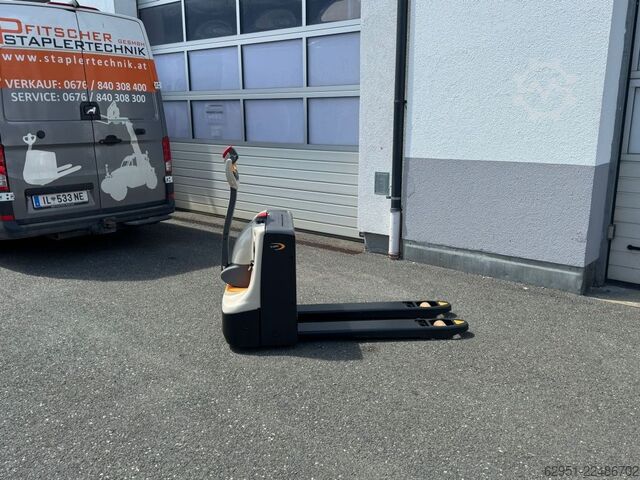 Electric Pallet Truck Crown WP 3210