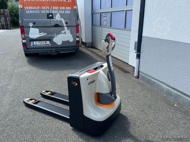 Electric Pallet Truck Crown WP 3210