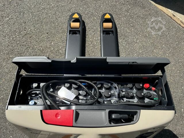 Electric Pallet Truck Crown WP 3210