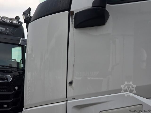 Standard tractor unit RENAULT T 520 * ACC * KLIMAAUT. * SPURHALTE *