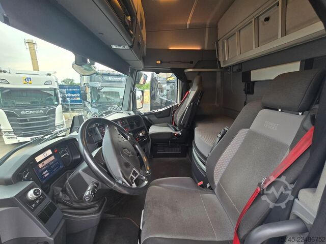Standard tractor unit RENAULT T 520 * ACC * KLIMAAUT. * SPURHALTE *