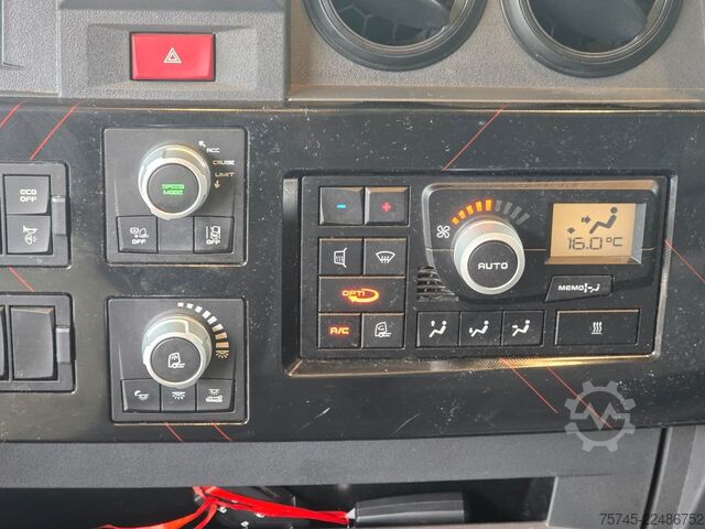 Standard tractor unit RENAULT T 520 * ACC * KLIMAAUT. * SPURHALTE *