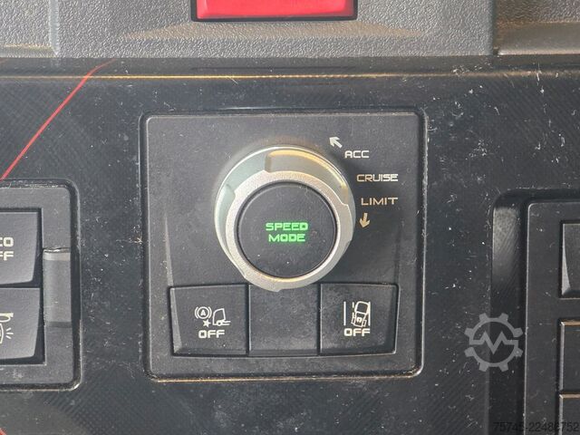Standard tractor unit RENAULT T 520 * ACC * KLIMAAUT. * SPURHALTE *