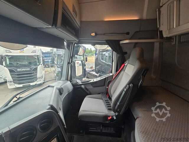 Standard tractor unit RENAULT T 520 * ACC * KLIMAAUT. * SPURHALTE *