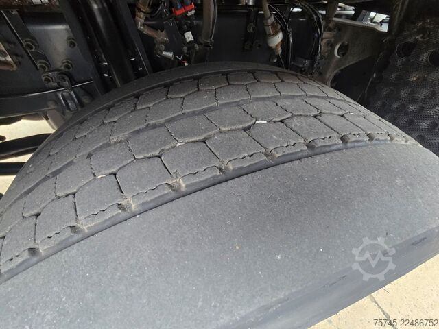 Standard tractor unit RENAULT T 520 * ACC * KLIMAAUT. * SPURHALTE *