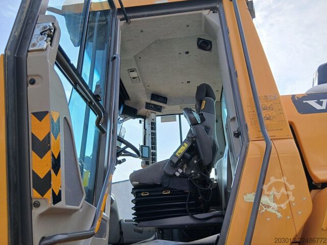 Wheel loader VOLVO L180H Radlader 29,7 t *Waage *12.069 h