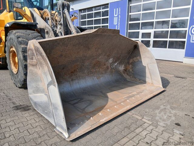 Wheel loader VOLVO L180H Radlader 29,7 t *Waage *12.069 h