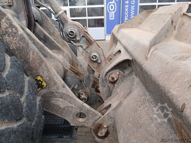 Wheel loader VOLVO L180H Radlader 29,7 t *Waage *12.069 h