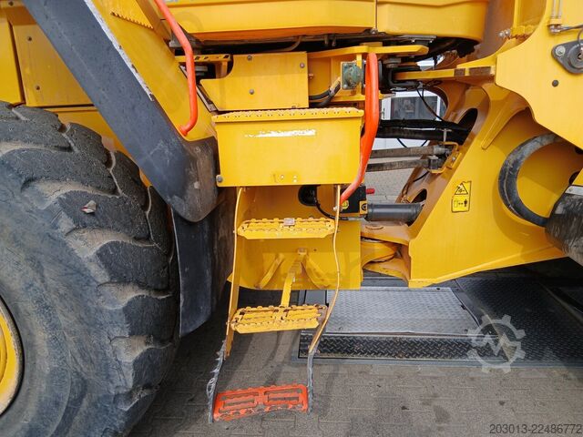 Wheel loader VOLVO L180H Radlader 29,7 t *Waage *12.069 h