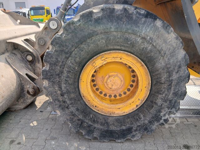 Wheel loader VOLVO L180H Radlader 29,7 t *Waage *12.069 h
