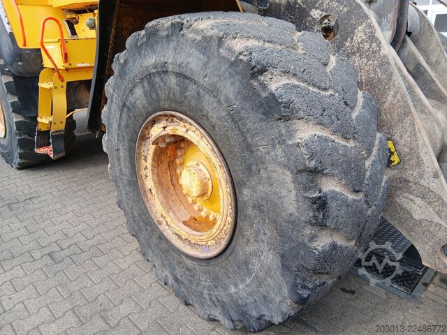 Wheel loader VOLVO L180H Radlader 29,7 t *Waage *12.069 h
