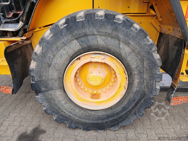 Wheel loader VOLVO L180H Radlader 29,7 t *Waage *12.069 h