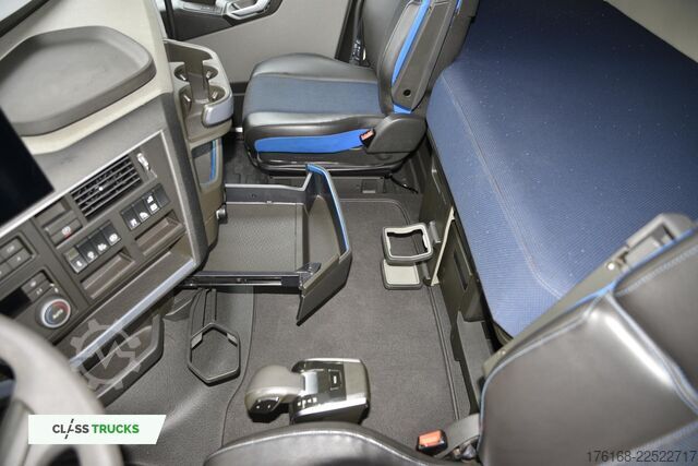 Standard tractor unit VOLVO FH 500 Globetrotter XL I-ParkCool ACC