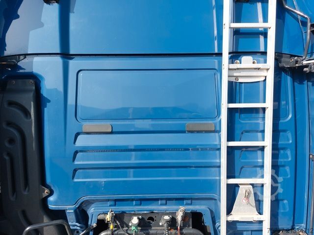 Volumen SZM MAN TGX 18.460 XLX-INTARDER-2 Tanks-ACC-TOP