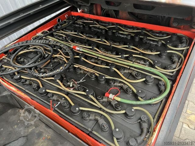 Electric 4-wheel forklift Linde E30L-01