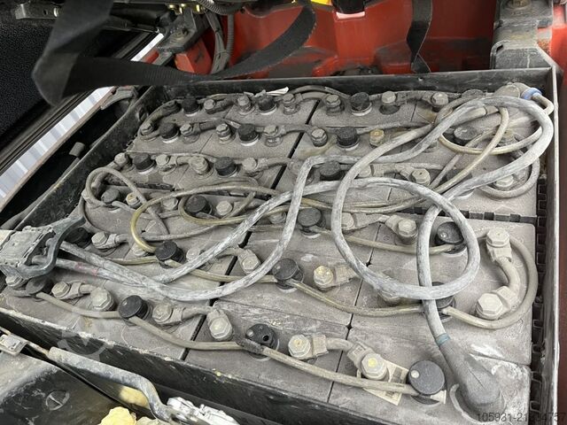 Electric 3-wheel forklift Linde E16-01