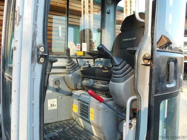 Mini excavator New Holland E39B-SR ( 3.900kg ) 4 Löffel