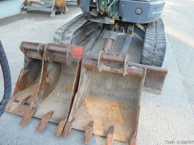 Mini excavator New Holland E39B-SR ( 3.900kg ) 4 Löffel